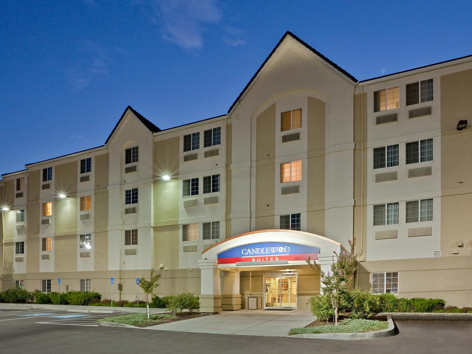 Candlewood Suites Medford By Ihg Экстерьер фото