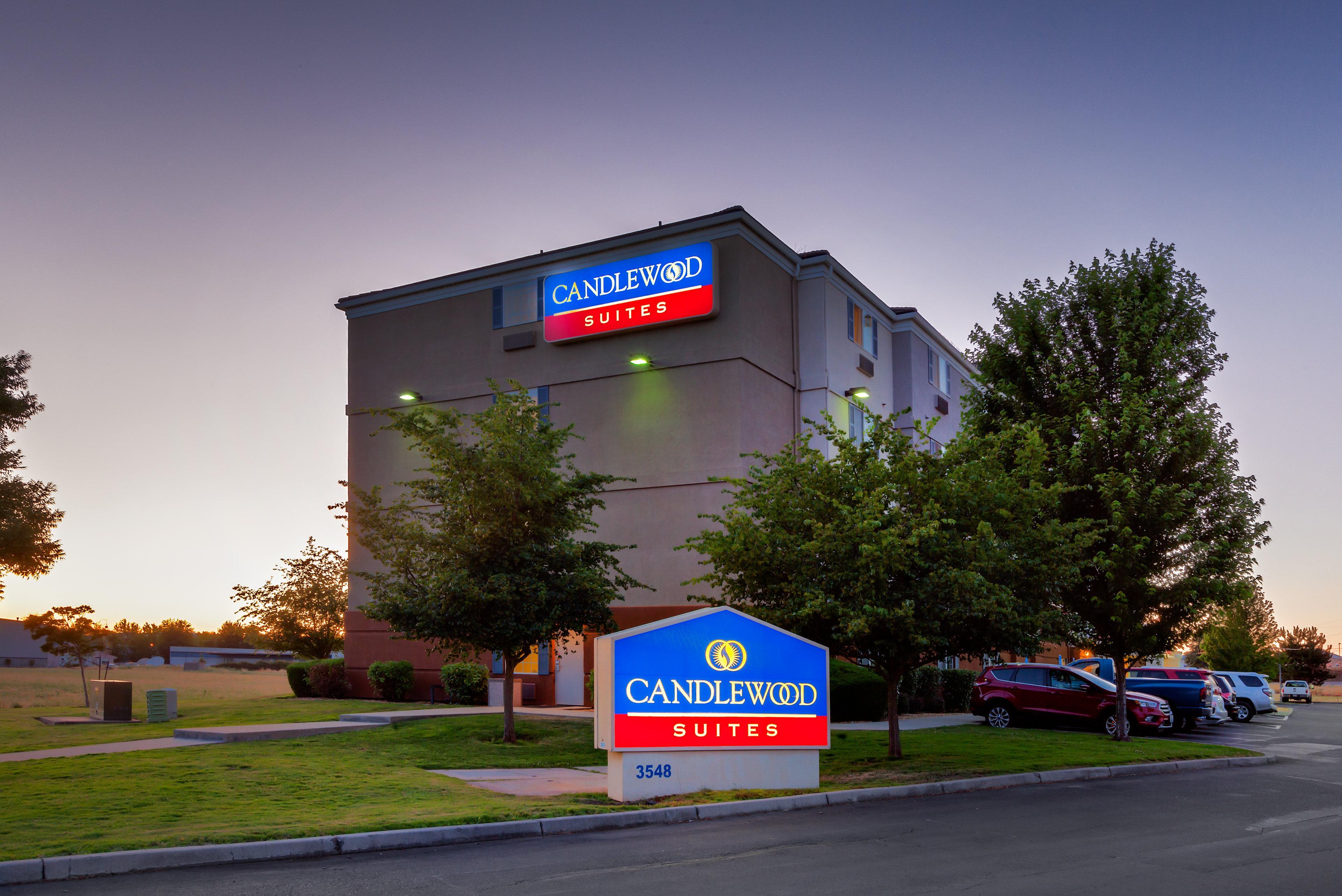 Candlewood Suites Medford By Ihg Экстерьер фото