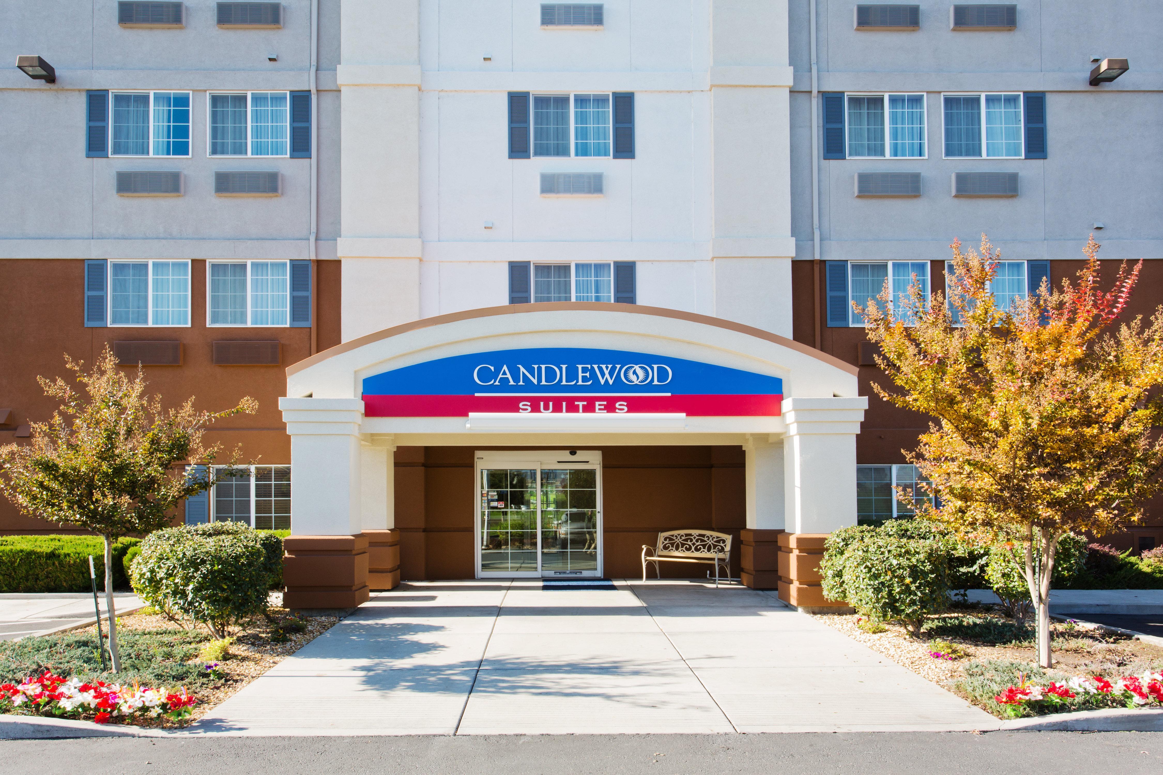 Candlewood Suites Medford By Ihg Экстерьер фото