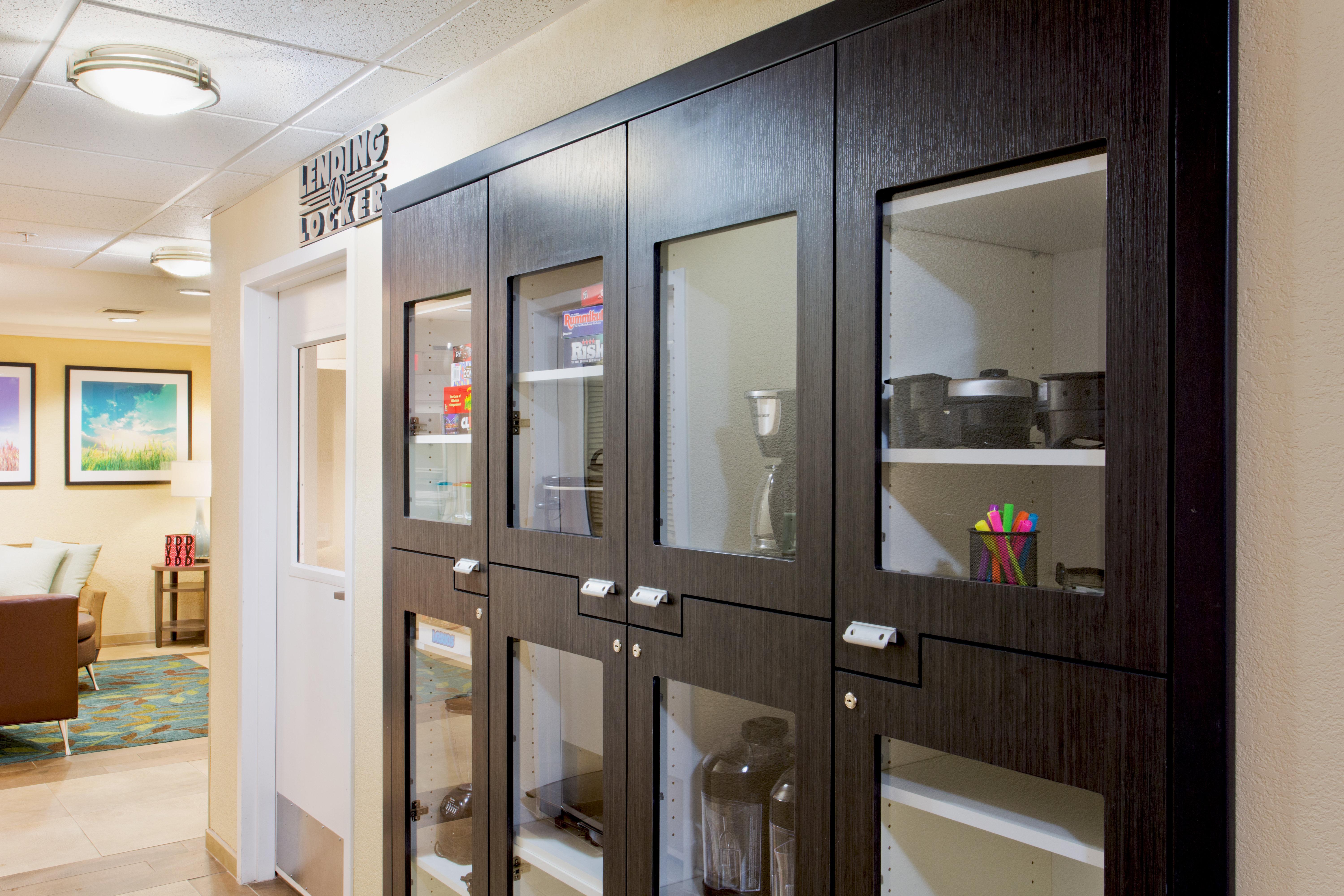 Candlewood Suites Medford By Ihg Экстерьер фото