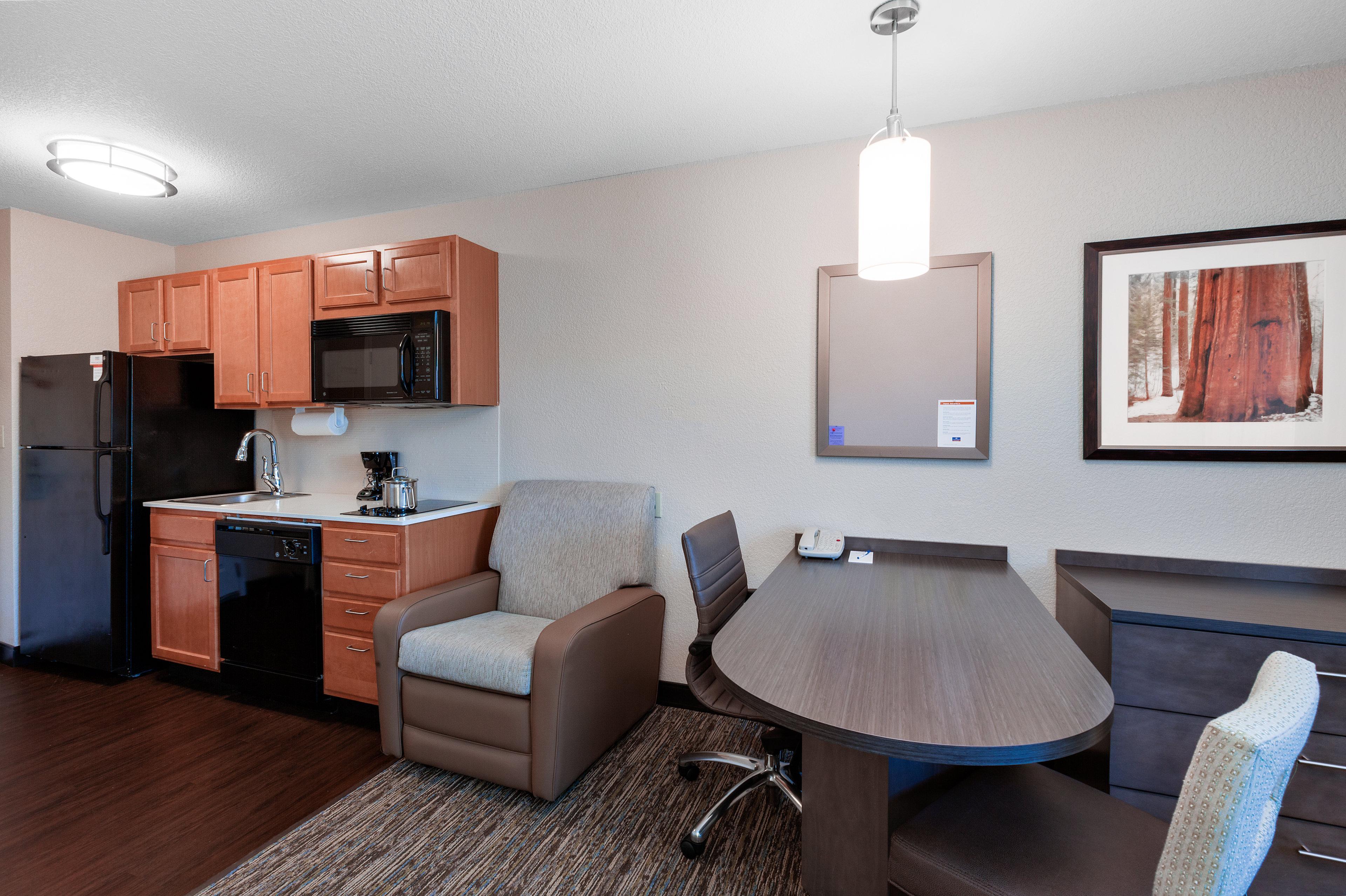 Candlewood Suites Medford By Ihg Экстерьер фото