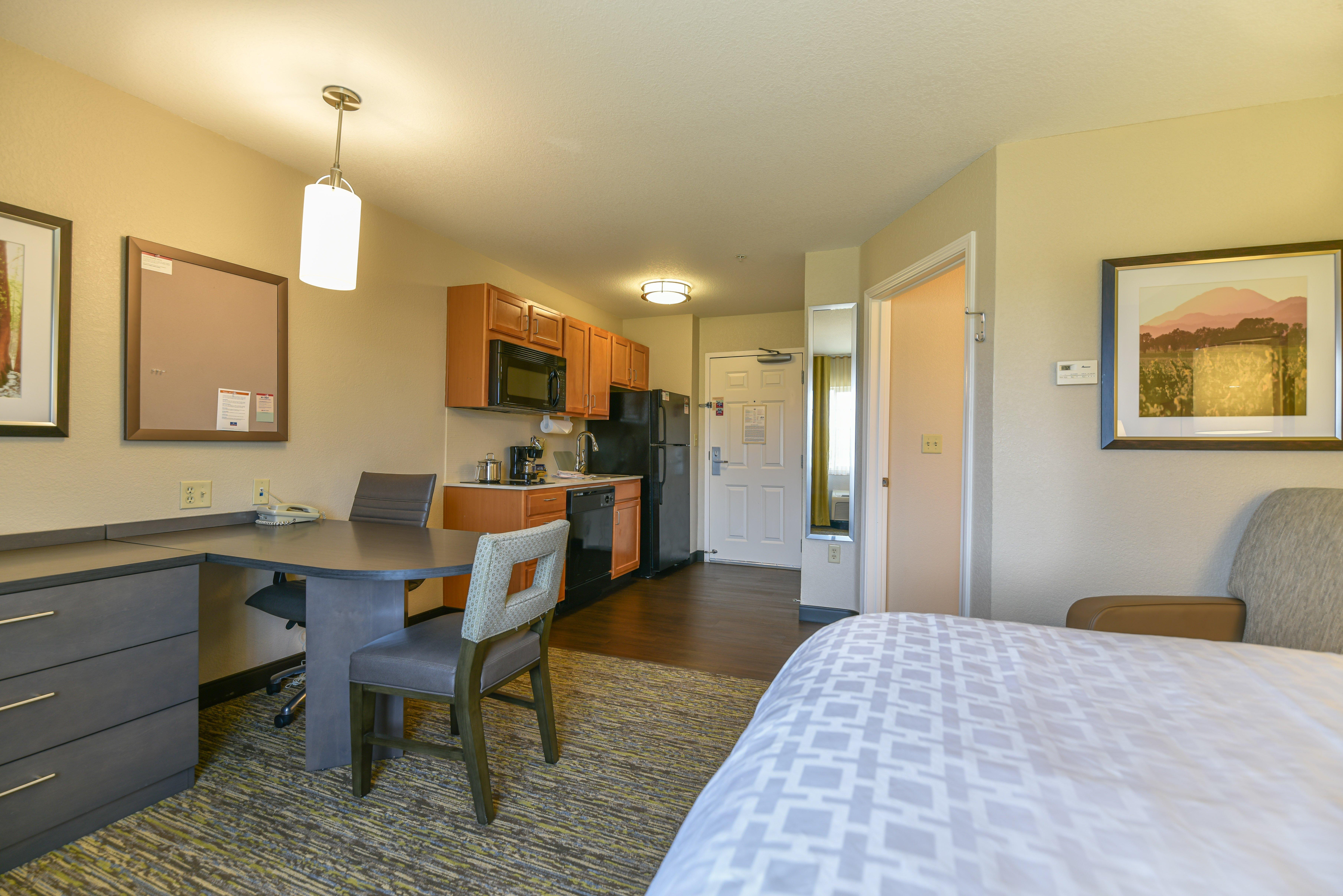 Candlewood Suites Medford By Ihg Экстерьер фото