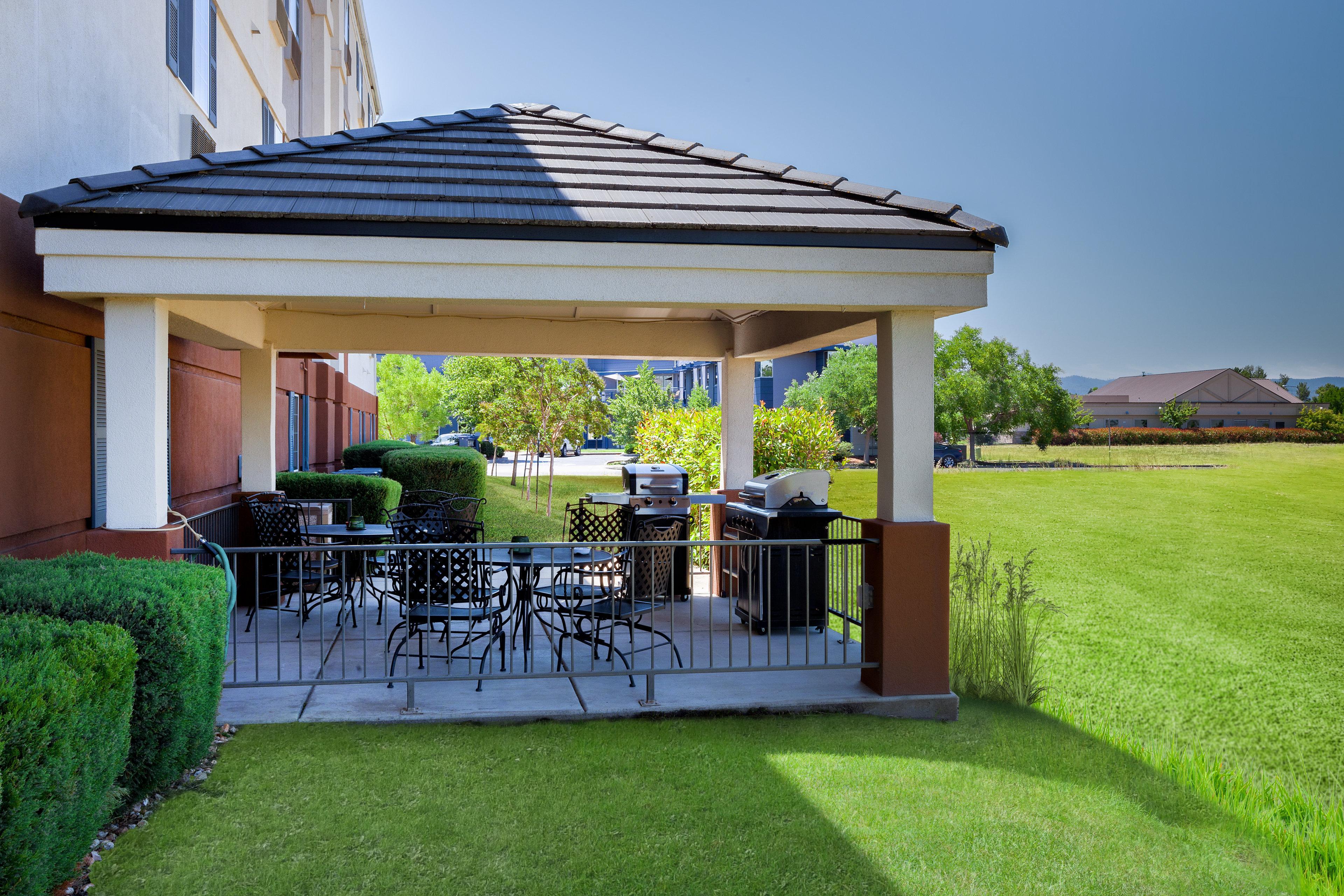 Candlewood Suites Medford By Ihg Экстерьер фото