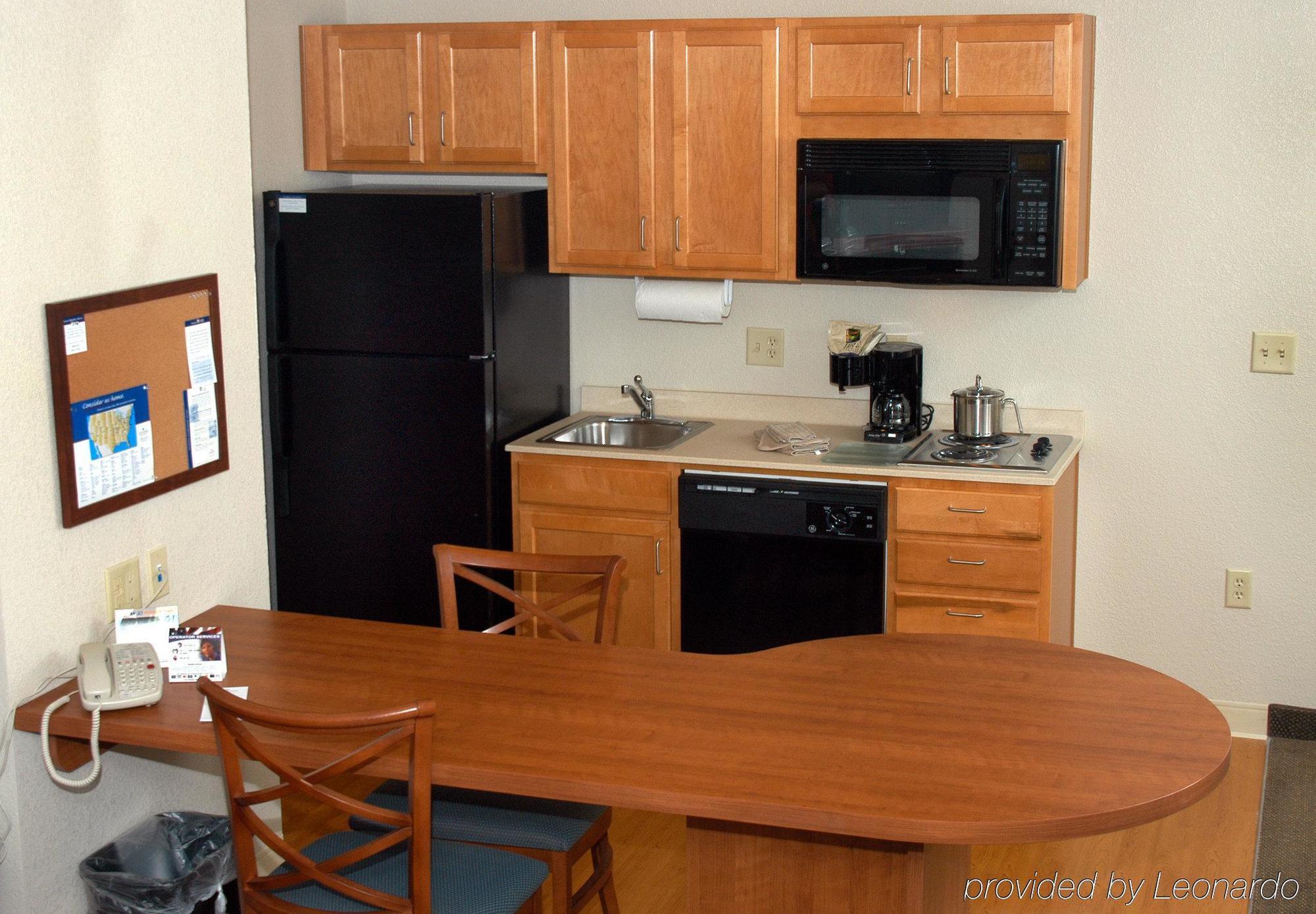 Candlewood Suites Medford By Ihg Экстерьер фото