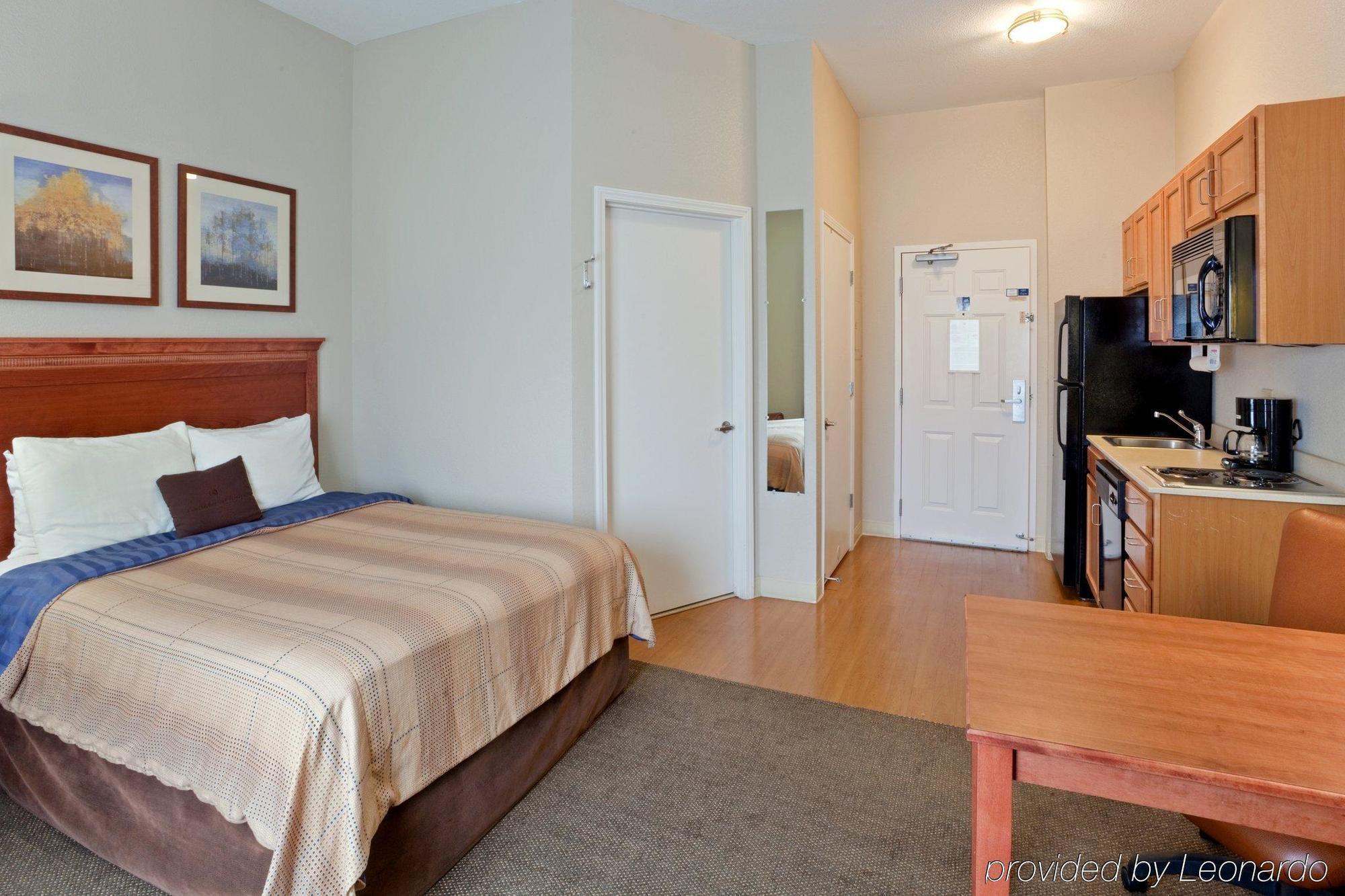 Candlewood Suites Medford By Ihg Экстерьер фото