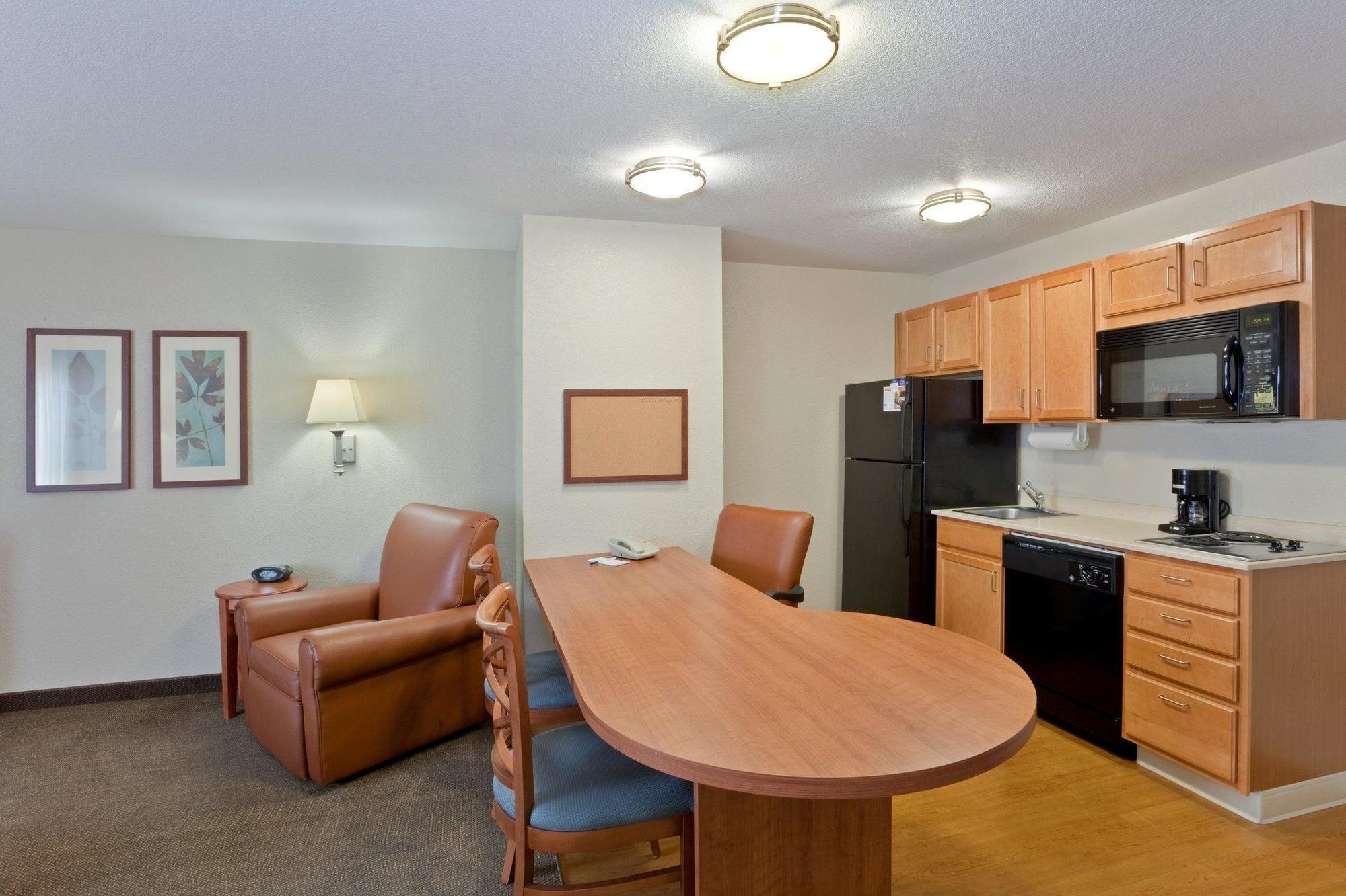 Candlewood Suites Medford By Ihg Экстерьер фото