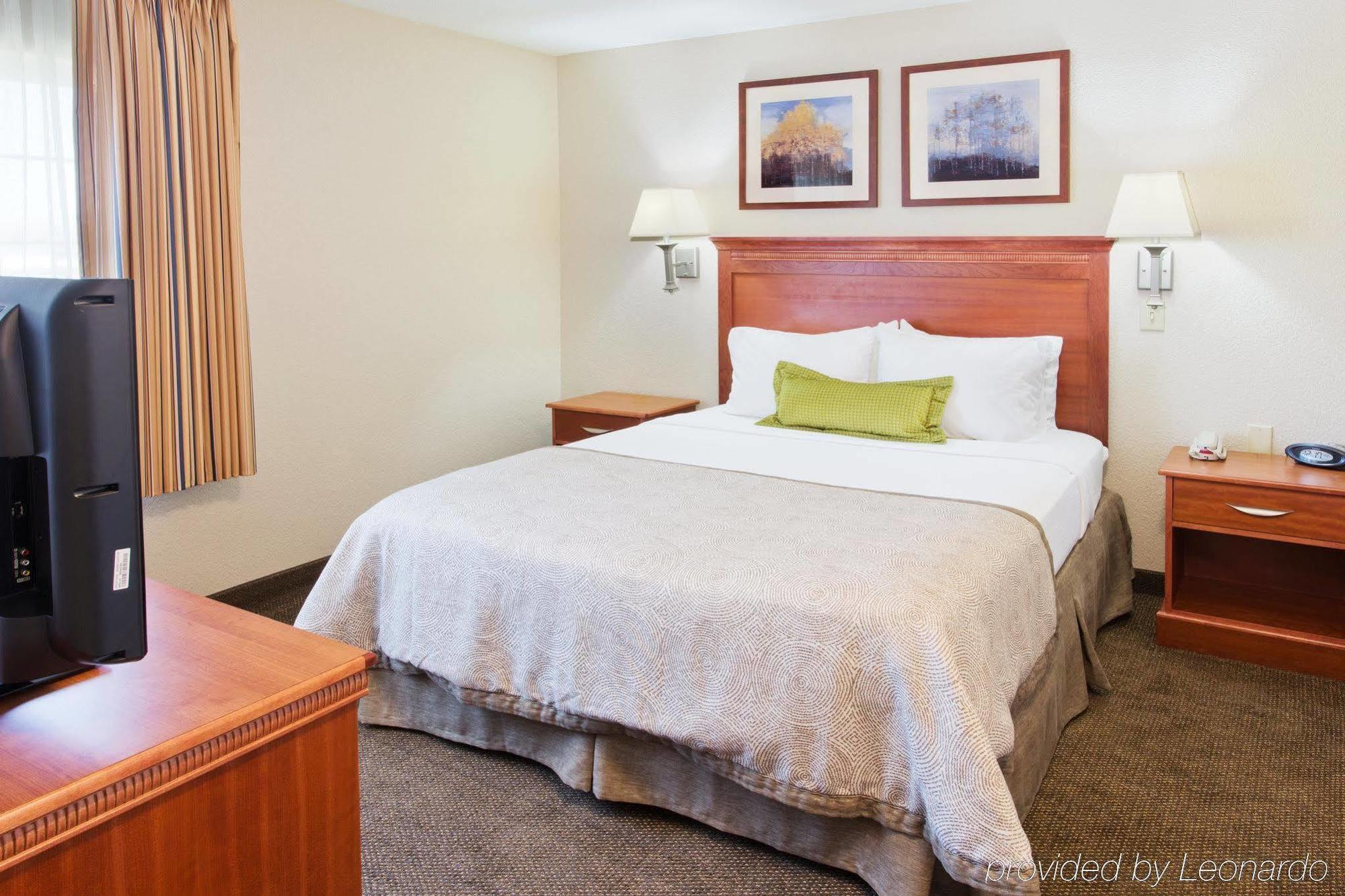 Candlewood Suites Medford By Ihg Экстерьер фото